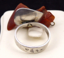 Stříbrný prsten s třemi přírodními jantary (5).JPG