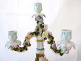 Velký porcelánový svícen - Dívka s Amorem a růžemi (4).JPG