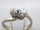 Prsten z bílého zlata a dvěma diamanty 0,75 ct (3).JPG