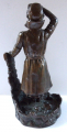 Bronzová socha dívky -Finsk Lotte, Lotta-Svärd (2).JPG