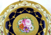 Dekorativní zlacený a kobaltový talíř s květinami - Paul Küchler, Karlovy Vary (3).JPG