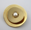 Zlatá kulatá brož s perlou (3).JPG