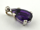 Přívěsek s velkým přírodním ametystem a malým diamantem (1).JPG