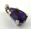 Přívěsek s velkým přírodním ametystem a malým diamantem (3).JPG