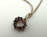 Stříbrný řetízek se srdíčkem z českých granátů (6) - kopie.JPG