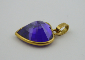 Zlatý přívěsek s fialovým srdíčkem (4).JPG