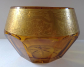 Mísa z jantarového skla a zlaceným ornamentem