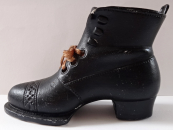Černá biskvitová bota