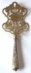 Dekorativní lopatka s prořezávaným ornamentem a gravírováním