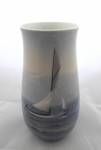 Bing & Grondahl - Váza s plachetnicí na moři