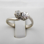 Prsten s dvěma diamanty 0,75 ct z bílého zlata