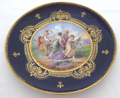 Dekorativní talíř s antickými dívkami a Amorem - Wahliss, Vídeň