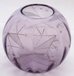 Kulatá vázička, ametystové sklo - broušený ornament