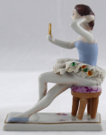 Royal Dux - Sedící baletka se zrcátkem 