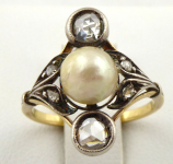 Secesní zlatý prsten s diamanty a mořskou perlou