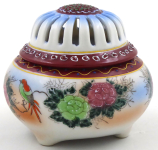 Malé porcelánové vykuřovadlo s květinami