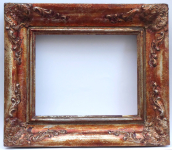 Rám s ozdobami a vínově stříbřitou patinou