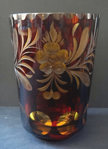 Váza jantarová s kytičkami (1).JPG