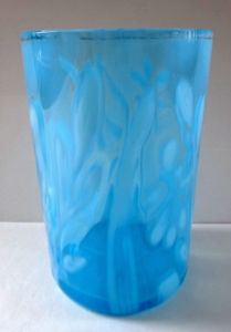 Sklenička z modrého opálového skla (1).JPG