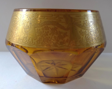 Mísa z jantarového skla a zlaceným ornamentem (1).JPG