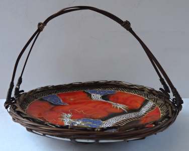 Porcelánový čínský talířek s drakem a proutím (1).JPG
