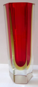 Hraněná vázička, s rubínovým a žlutým sklem - Murano (1).JPG