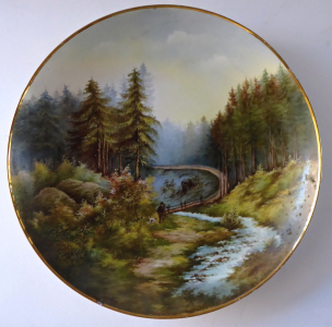 Malovaný porcelánový talíř, s myslivcem a psem (1).JPG