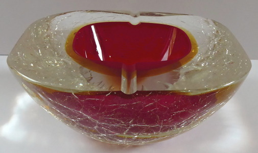 Skleněný masivní popelník, miska s rubínovým středem - Murano (1).JPG