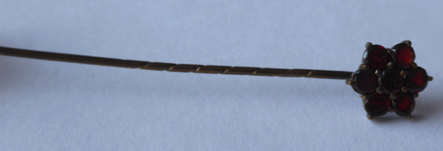 Jehlice do kravaty s kulatými granáty - kytička (1).JPG