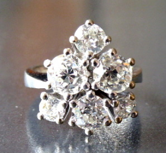 Luxusní prsten z bílého zlata, s diamanty briliantového brusus (1).JPG