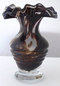 Váza s mléčným a hnědým sklem  (1).JPG
