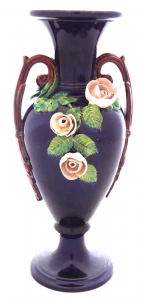 Modrá váza s reliéfními růžemi - Bloch, Dubí u Teplic (1).JPG