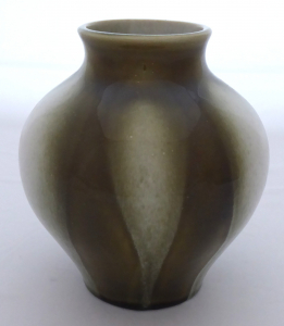 Světlá a zelená váza, cena za design roku 1975 (1).JPG