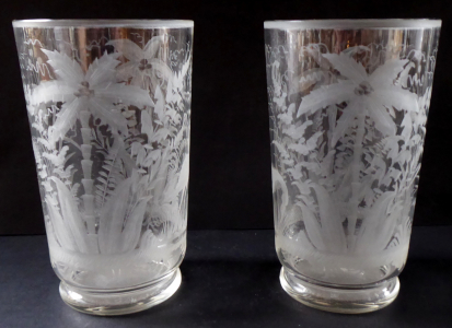 Dvě broušené sklenice s plameňáky a palmami (1).JPG