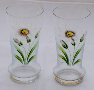 Dvě sklenice s květinami - Protěž alpská (1).JPG