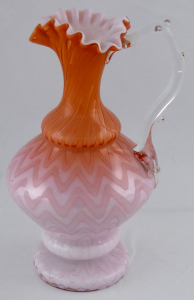 Džbánek z mléčného, růžového a oranžového skla - Nový Svět, Harrachov (1).JPG
