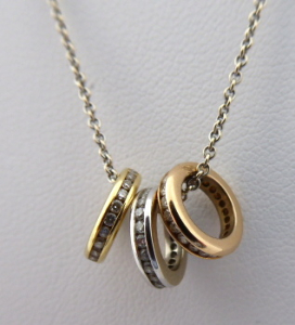 Zlatý náhrdelník - tři kroužky s 66 brilianty (1).JPG