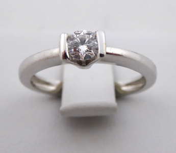 Prsten z bílého zlata a briliantem 0,25 ct (1).JPG