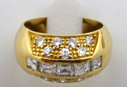 Prsten s diamantovými bagetami a brilianty, ze žlutého zlata (1).JPG