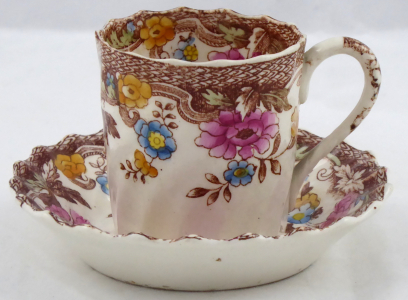 Malý šálek s barevnými květinami - Spode, Stoke on Trent (1).JPG