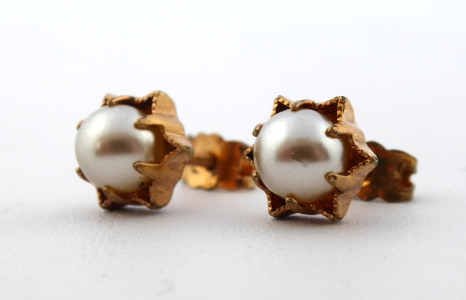 Náušničky ze zlatého kovu s perličkami (1).JPG