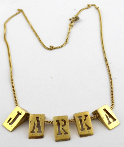 Stříbrný a zlacený náhrdelník se jménem Jarka (1).JPG