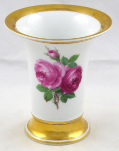 Míšeňská váza s malovanými růžemi (1).JPG