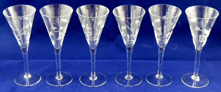 Šest skleniček na šampaňské s ornamentem art deko (1) - kopie.JPG