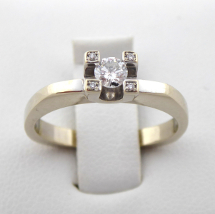 Prsten z bílého zlata s diamanty - 0,22 ct (1) - kopie.JPG