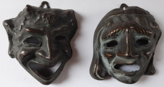Dvě divadelní malé masky (1).JPG