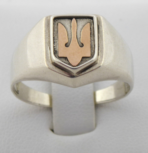 Stříbrný pánský prsten se zlatým ukrajinským znakem (1).JPG
