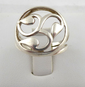 Stříbrný prstýnek s trojlístkem (1).JPG