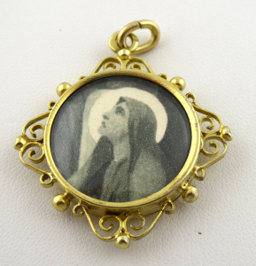 Zlacený stříbrný medailon s P.Marií a Kristem (1).JPG