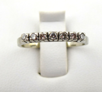 Prsten z bílého zlata a sedmi přírodními diamanty (1).JPG